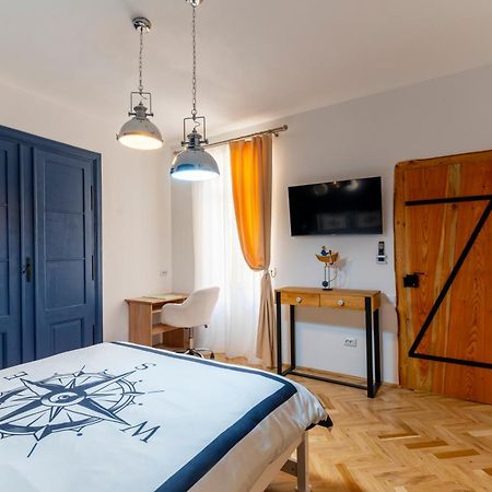 Luxurious Apartment In Old Town - Ultra Central Braşov Eksteriør bilde